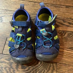 Keen sandals size 10
